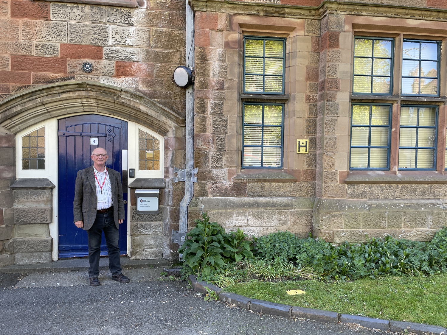 OV Simon Lusty outside Choir House